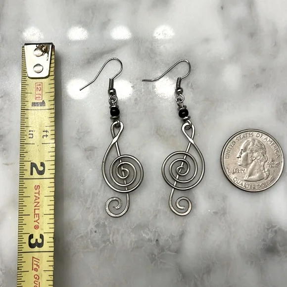 TREBLE CLEF MUSICAL SYMBOL EARRINGS - Picture 3 of 3